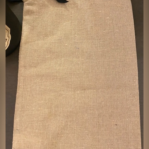 4 Auth Brand New Gucci Bags 1 Med 1 SM & 2 SM bags are shoe dust bags - Picture 5 of 10